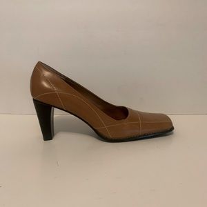 Amanda Smith women’s mustard yellow pumps